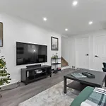 Spacious Urban Cabin In West Montreal - 4Br
