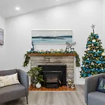 Spacious Urban Cabin In West Montreal - 4Br