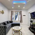 Blue Lounge - Downtown - Lafontaine Park