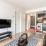 Petite One-Bedroom Escape Near Downtown 104