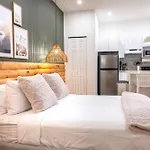 #2 - Cozy Studio - Self Check In - Plateau - St-Denis - Ac - Tv