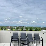 Modern 1Br Condo W Balcony Free Parking & Gym Near Metro & Downtown