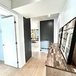 Spacious 2-Bedroom Condo In Griffintown - Cozy Chalet Vibes & Prime Location