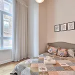 Glamorous 1Br In Downtown 105