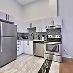 Glamorous 1Br In Downtown 105