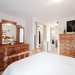 Chez Sarah: Montreal Themed Cozy Loft