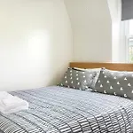 Amazing Three Bedroom Apartment In Central Montreal Facing A Park