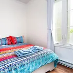 Amazing Three Bedroom Apartment In Central Montreal Facing A Park