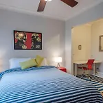 Cozy Montreal Skylight Apartment, Pets Welcome!