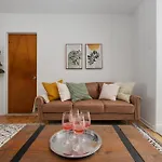 Luxury Old Montreal Parking With Yard Patio 10 Guests