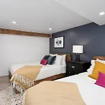 Luxury Old Montreal Parking With Yard Patio 10 Guests