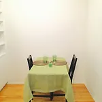 Stylish Montreal Apartment Comfortable Stay In The Golden Square Mile