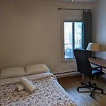 Bright Room Near Metro Monk Station With Self Check-In