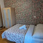 Bright Room Near Metro Monk Station With Self Check-In