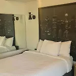 Super 8 By Wyndham Montreal