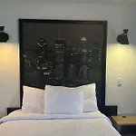 Super 8 By Wyndham Montreal