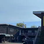 Super 8 By Wyndham Montreal