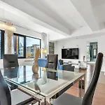 Luxurious 2 Bedroom 2 Bathroom Condo Downtown Montreal