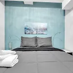 Luxurious 2 Bedroom 2 Bathroom Condo Downtown Montreal