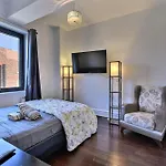 Chic Downtown Montreal Condo 2 Bed 2 Bath Free Indoor Parking