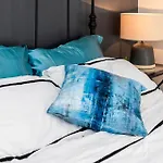 Cozy Montreal Entire Apartment-3Min Walk To Metro-Free Parking-Botanical Garden-Biodome