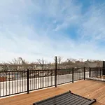 Stylish Two-Story With 2 Bedrooms 1108