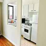 Stylish Montreal Apartment: Comfortable Stay In The Golden Square Mile