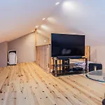 Centennial 6-Bedroom Waterfront Palace Sleeps 14