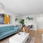 Private Apartment With Breathtaking Downtown View And Free Parking