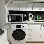 Modern Studio Plateau Mont-Royal Walk Score 99