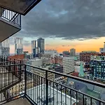 Great Unit In Downtown With Balcony And View Zm6
