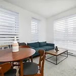 Inviting 2Br1B In Village Downtown Zh2