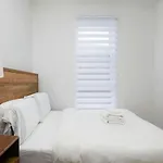 Inviting 2Br1B In Village Downtown Zh2