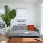 Contemporary 2Br Retreat In Mtl Village Zh4