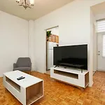 Beautiful Apartment In Downtown Zc9