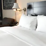 Hotel Ruby Foo\'S