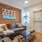 Central 2Bdr Condo On Bishop-Vibe Central Mtl Zw4