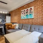 Central 2Bdr Condo On Bishop-Vibe Central Mtl Zw4