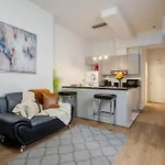 Snug Studio On Bishop Dt Mtl Zw5