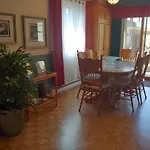 3 Bedrooms 3 Beds Near Metro -2 Parking Free