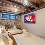 Downtown Retreat With Modern Comfort