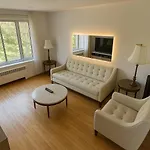 Sunny & Peaceful 1Br, Walk To Udm, Hec & Hospital