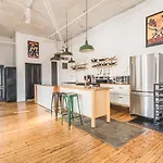Likeahotel - Square Victoria