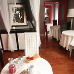 What are the best hotels near Notre-Dame Basilica?