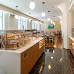Le Square Phillips Hotel & Suites