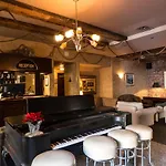 Hotel Champ De Mars Montreal