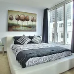 888 Rue Saint-Francois-Xavier 1502
