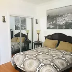 Square Saint Louis Studio With Balcony