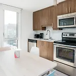 Bright 2Br In Festival Quarter By Sonder