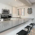 Hip 2Br In Downtown Mtl By Sonder